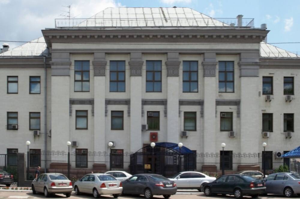 В посольстве РФ в Киеве опровергли информацию о пожаре в здании