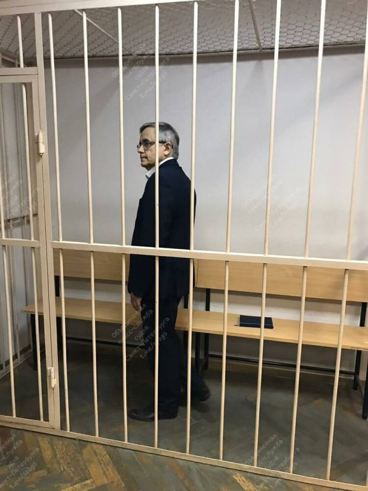 Суд отказался выпускать из СИЗО петербургского врача, обвиняемого в убийстве жены