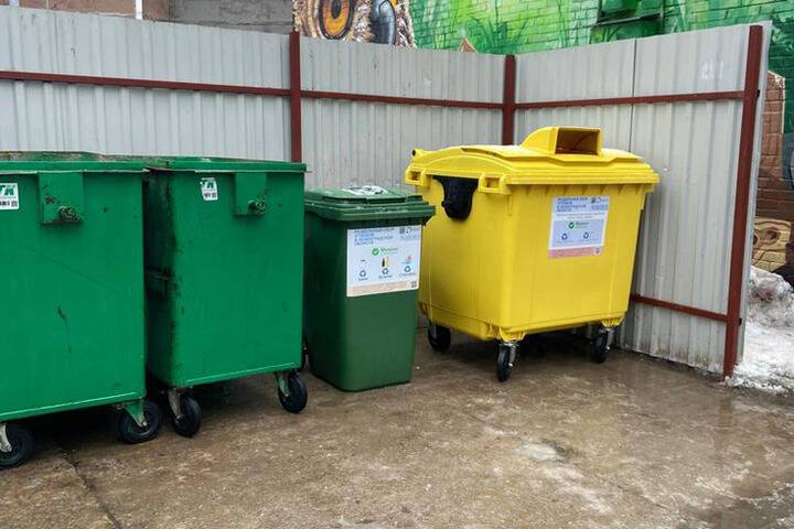 Для Тонсенского района закупили 153 контейнера для раздельного сбора мусора