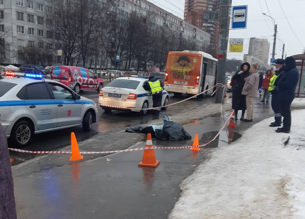 Момент смертельного наезда на пешехода в Петербурге попал на видео