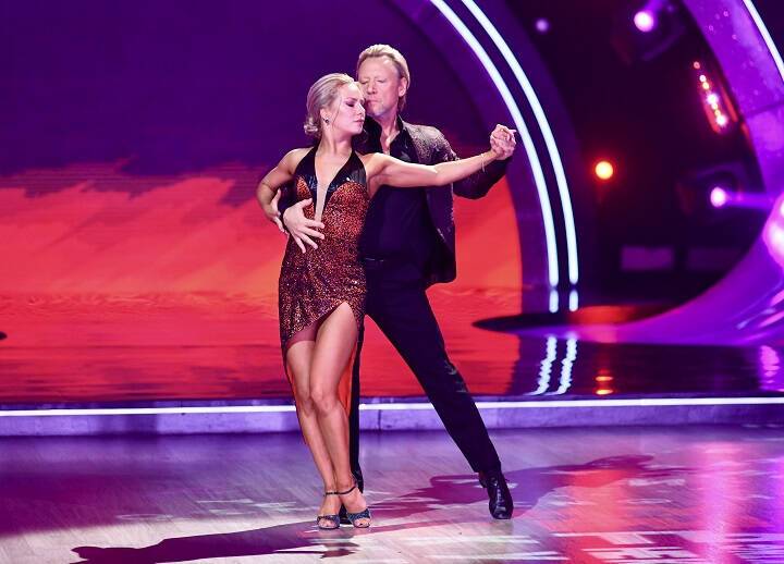 Четвертый тур шоу «Танцы со звездами»: Харатьян и Максимкина зажгли в танго