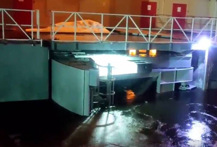 Из-за угрозы наводнения в Санкт-Петербурге закрыли дамбу