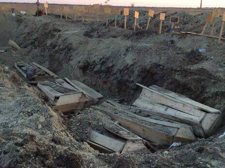 Следком РФ объявил, что на Донбассе найдены «массовые захоронения мирных жителей». На Западе считают, что РФ может создавать повод для вторжения в Украину