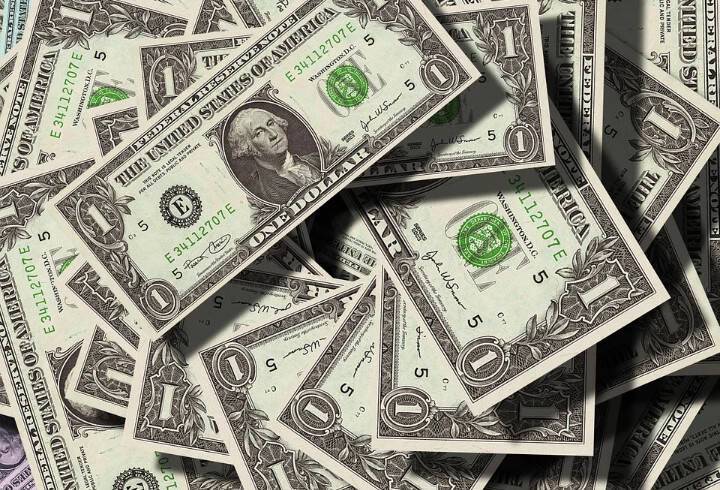 Финансист Тузов спрогнозировал падение доллара до 70 рублей не раньше конца года