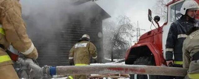 В Красноярском крае во время пожара в строительном вагончике погиб человек