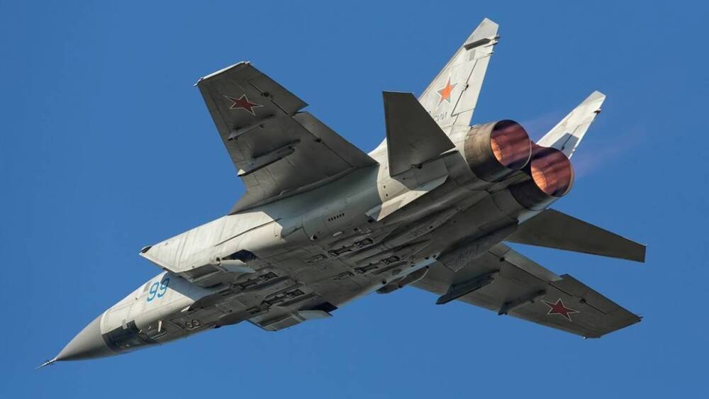 Экипажи МиГ-31 и Су-30СМ уничтожили воздушные цели на учениях в Приморье