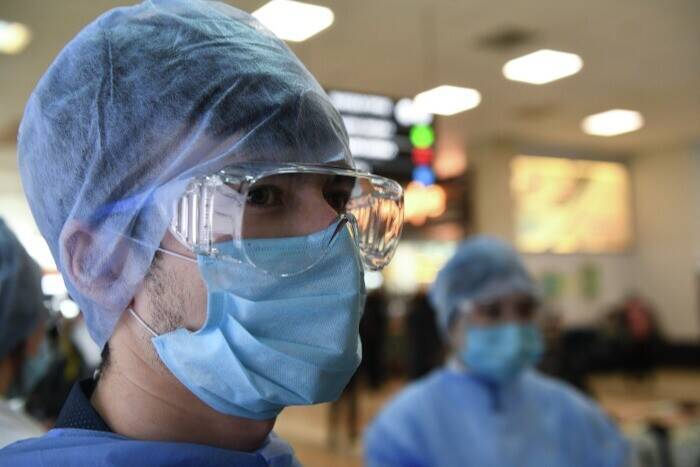 Более тысячи ординаторов и студентов-медиков направили в тульские больницы и поликлиники для снижения нагрузки на медперсонал