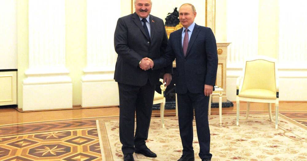 Лукашенко пошутил, что "разбавил элиту Запада" своим визитом в Москву