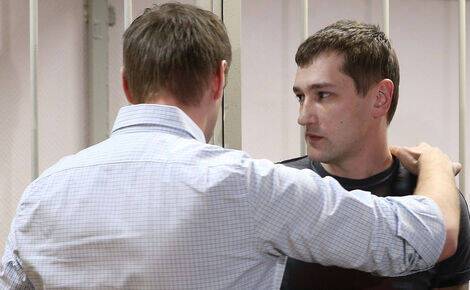 Суд заменил Олегу Навальному условное наказание на реальное лишение свободы