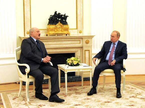 «Со старшим братом посоветуюсь и решим»: Лукашенко после встречи с Путиным ответил на вопрос о своем «вечном президентстве»