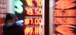 ДНР открыла огонь по рублю: Доллар подскочил, акции обвалились на новостях о массовой эвакуации из Донбасса