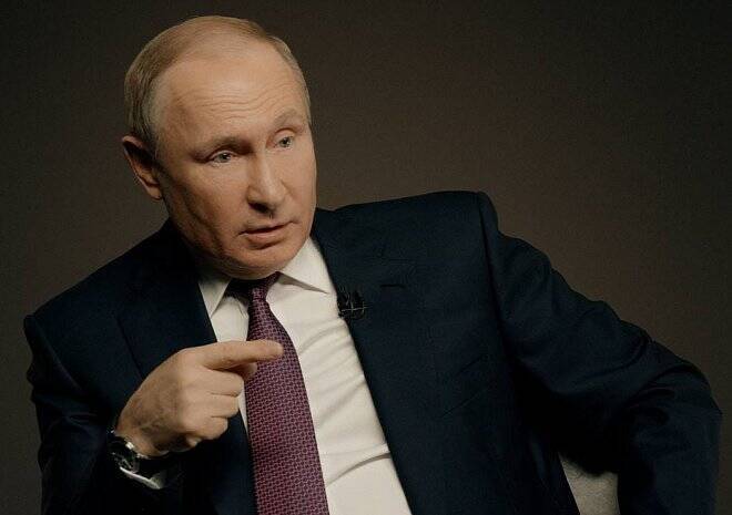 Путин поручил выплатить каждому прибывающему в Россию беженцу по 10 тыс. рублей