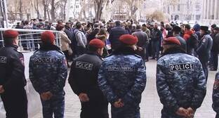 Беженцы из Нагорного Карабаха потребовали официального статуса