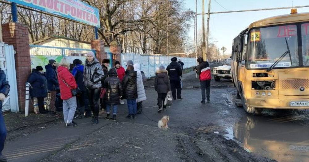 Сотни "эвакуированных" из ОРДЛО с вечера сидят в холодных автобусах без еды и туалета (ФОТО, ВИДЕО)