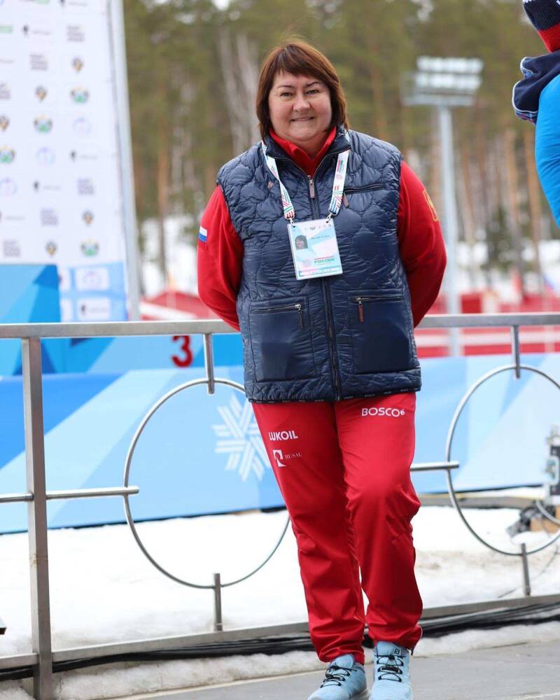 Елена Вяльбе пустилась в пляс после победы лыжника Большунова на Олимпиаде