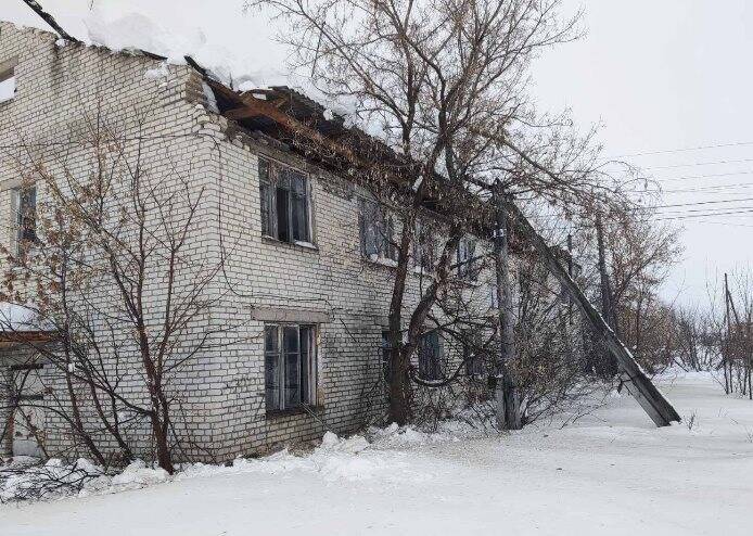 В селе Томылово местная администрация осталась без крыши