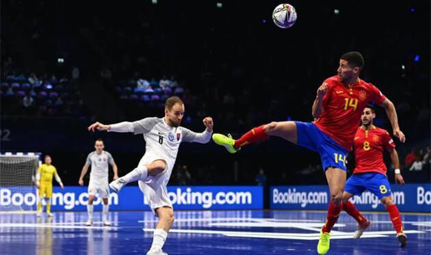 Испания разгромила Словакию и стала последним полуфиналистом Евро-2022 по футзалу