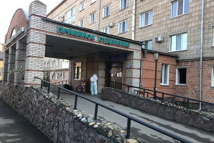 Более 130 медработников заразились COVID-19 в одной из больниц Хакасии