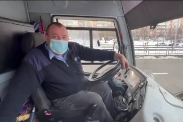 Водитель краснодарской маршрутки рассказал, почему оставил ребёнка в закрытом автобусе