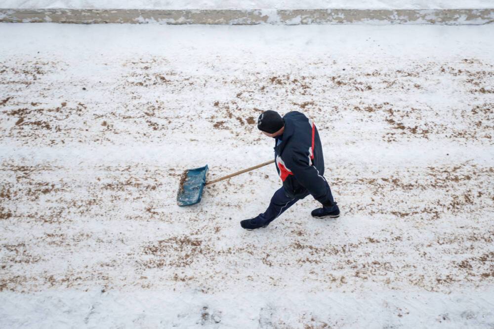 «Посажу тебя на поводок»: великолучанин застрелил соседа, требовавшего расчистить снег
