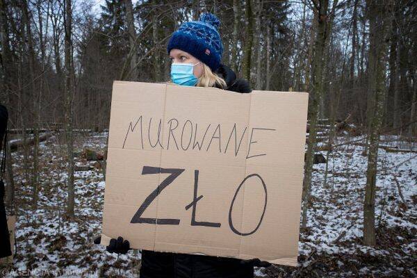 Протестующие против стены с Белоруссией польские экологи объявлены русскими агентами