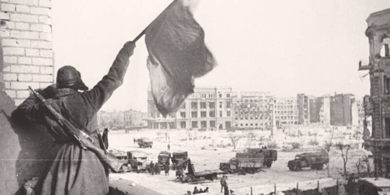 В память о Сталинградской битве "Случайный вальс" сегодня танцуют в 71 регионе