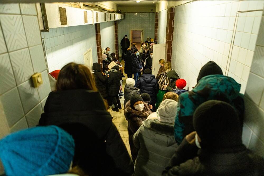 Жители Челябинска жалуются на очереди и отсутствие дистанции в «ковидных» поликлиниках