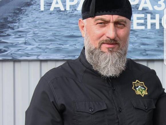 Чеченские чиновники и силовики присоединились к угрозам депутата Делимханова в адрес Янгулбаевых, пообещав «добраться» до них