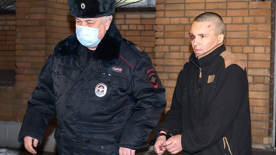 Суд в Москве продлил арест застрелившему двух человек в МФЦ мужчине