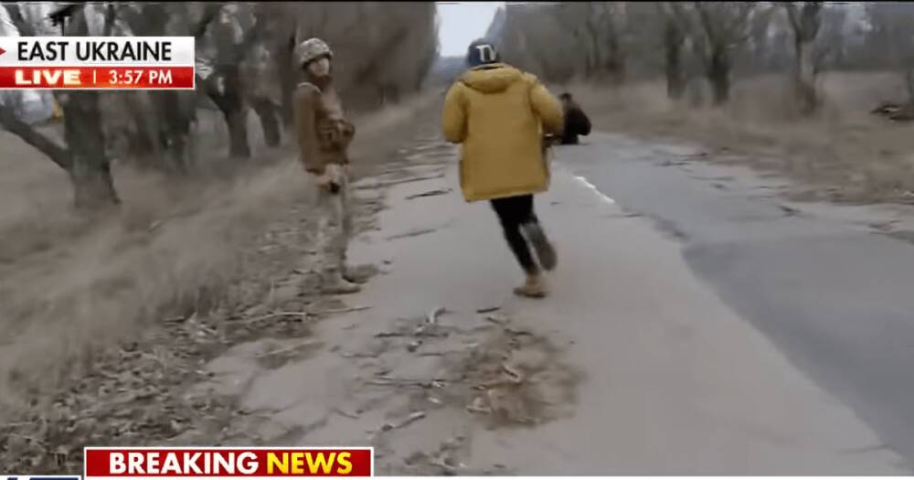 "Бегите, й*б твою мать": журналиста Fox News "ускорили" во время обстрела на Донбассе (видео)