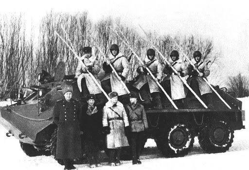 Почему советских пограничников в битве за Даманский вооружали рогатинами - Русская семерка