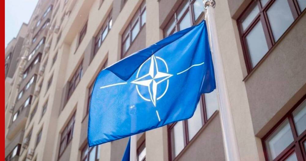 НАТО временно закрыло офис в Киеве