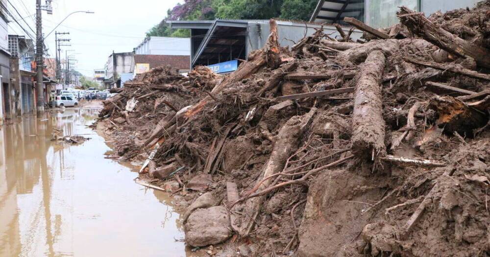 Количество жертв паводка в Бразилии превысило 150 человек