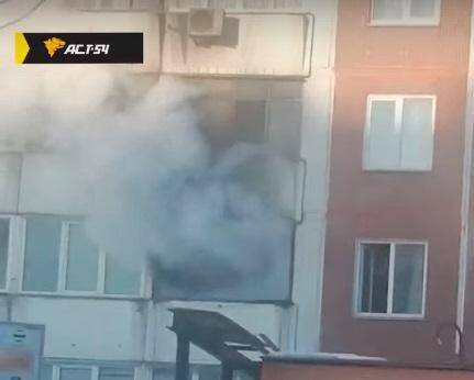 В Новосибирске пожарные спасли 12 человек из горящего 10-этажного дома