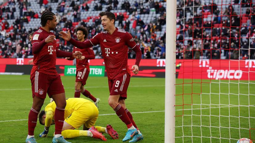 Дубль Левандовски помог «Баварии» победить дортмундский «Гройтер Фюрт» в матче Бундеслиги