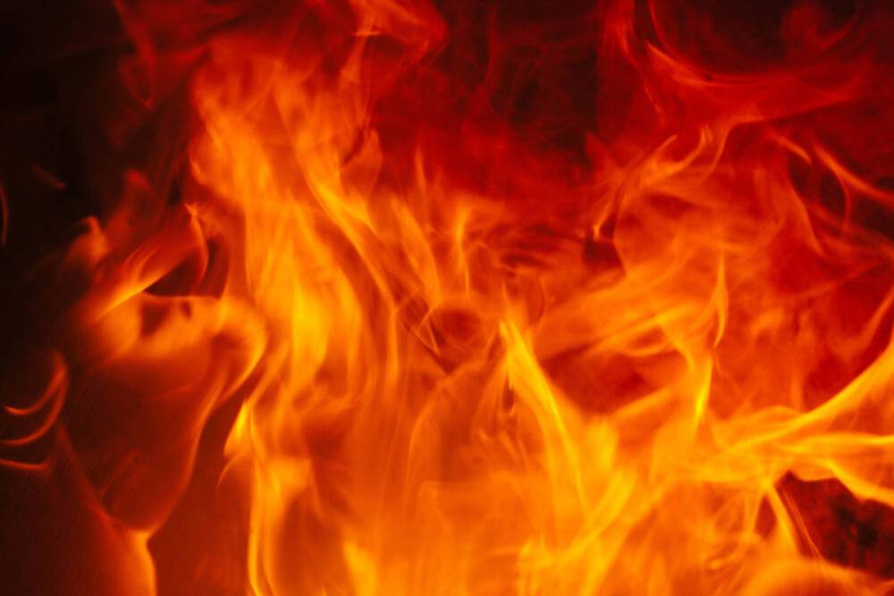 Спасатели час тушили пожар на 80 «квадратах» в торговом павильоне на Выборгском шоссе