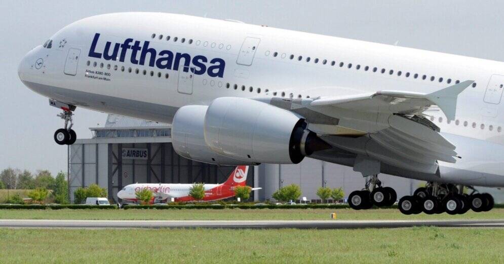 Lufthansa и Swiss Air приостанавливают полеты в Киев из-за угрозы вторжения России