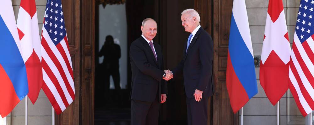 Путин и Байден приняли предложение Макрона о проведении саммита по безопасности в Европе