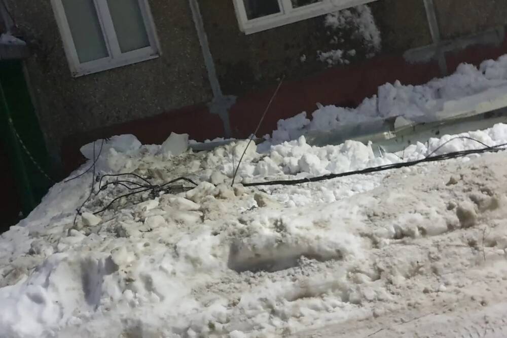 В Ярославле жилая многоэтажка осталась без электричества из-за схода льда