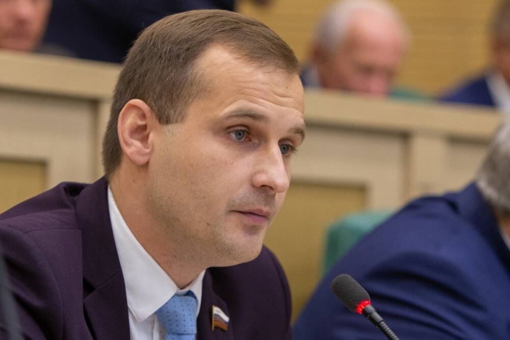 Депутат Госдумы от Смоленской области Леонов предложил заморозить тарифы на услуги ЖКХ