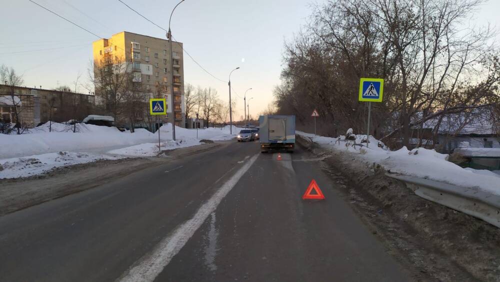 В Новосибирске в Советском районе грузовик сбил 17-летнюю девушку