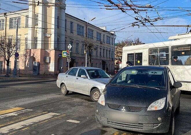 Из-за аварии в центре Рязани собралась пробка