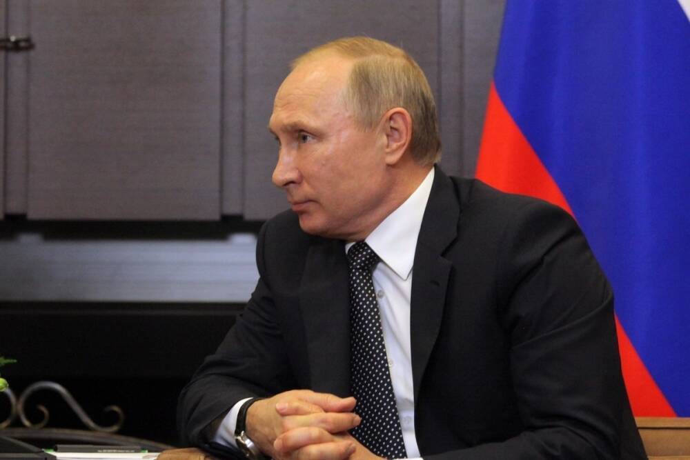 В Кремле рассказали о ночном разговоре Путина с Макроном