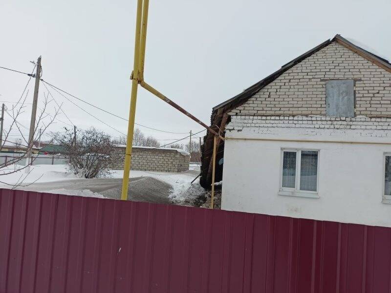 В Новой Малыкле обрушилась крыша жилого дома