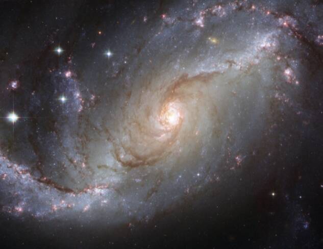 Телескоп Hubble запечатлел галактики NGC 7469 и IC 5283