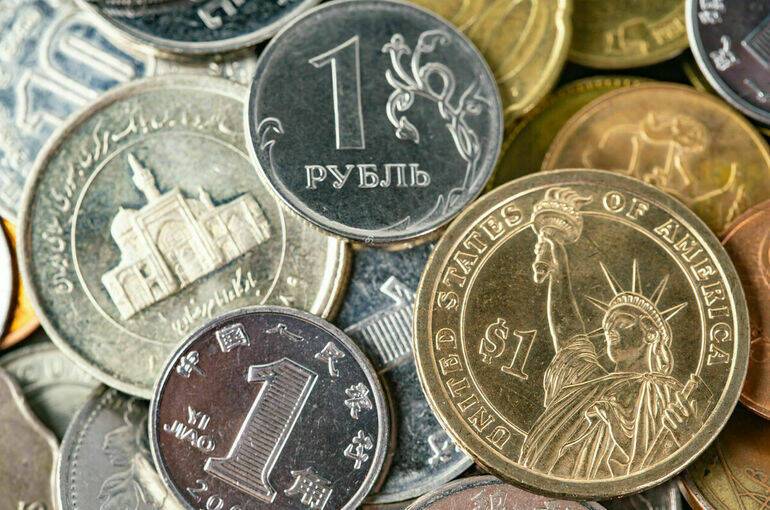 Официальный курс доллара повышен более чем на 1 рубль