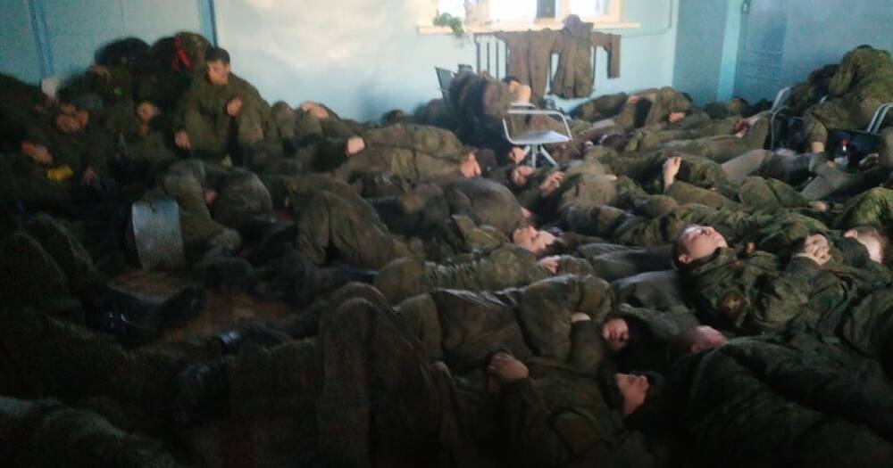 Своих не бросаем: роту солдат РФ командование забыло на заброшенной станции у границ Украины