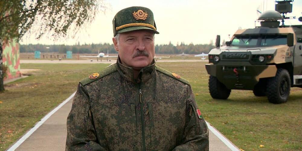 Лукашенко пообещал первым пойти на войну