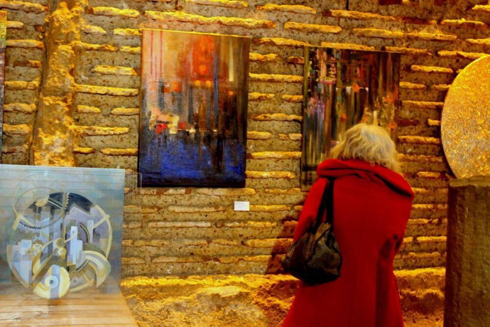Встреча искусства и истории. Картины Нурланы Гаджиевой представлены в Стамбуле (ФОТО)