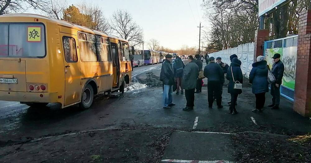 Офис генпрокурора начал уголовные производства за "эвакуацию" жителей ОРДЛО в РФ